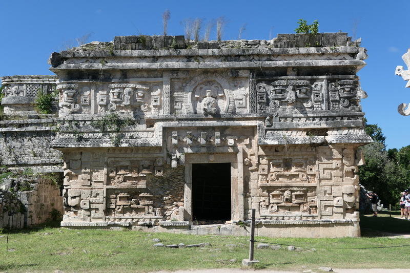 An ornate temple in Chichén-Itzá